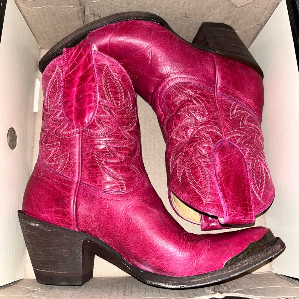 Idyllwind Magenta Short Cowboy Boots Size 7.5 LIKE NEW